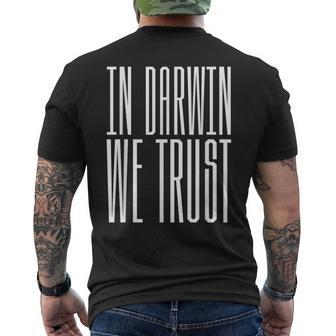 In Darwin Vertrauen Wir Atheist Evolutionswissenschaft Black T-Shirt mit Rückendruck - Seseable