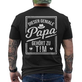 Das Geniale Papa Gehört Zu Tim Boys' Name T-Shirt mit Rückendruck - Geschenkecke