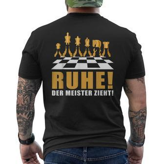 Der Meister Zieht Men's Rest Chess Player German Language T-Shirt mit Rückendruck - Seseable