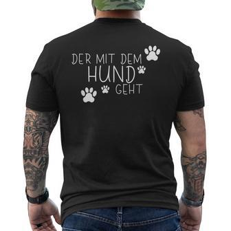 Der Mit Dem Hund Geht Hundeliebhaber Black T-Shirt mit Rückendruck - Seseable