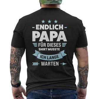 Endlich Papa Familie S T-Shirt mit Rückendruck - Geschenkecke