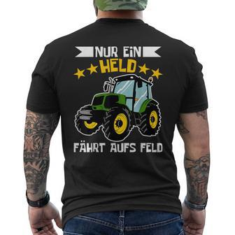 Farmer's Nur Ein Held Fahrt Auf S Feld German Language T-Shirt mit Rückendruck - Seseable