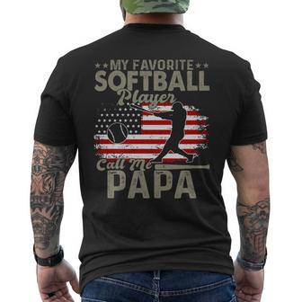 My Favorite Softball Player Calls Me Papa Amerikanische Flagge T-Shirt mit Rückendruck - Geschenkecke