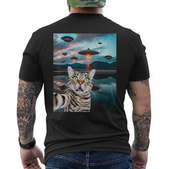 Cat Selfie With Ufos Cute Alien Cat In The Cap Men's T-shirt Back Print - Seseable
