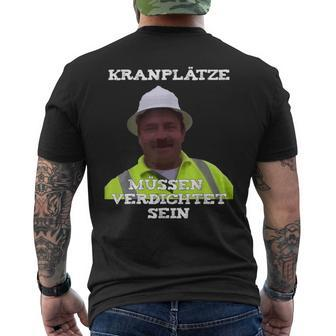 With 'Kranplätze Muss Verdichtet Sein' Ronny Kran Tape Measure T-Shirt mit Rückendruck - Seseable