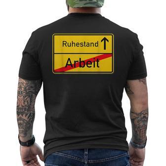 Pensioner Place Sign Retirement After Arbeit T-Shirt mit Rückendruck - Geschenkecke