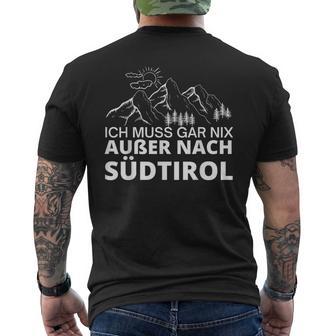 With German Text Ich Muss Gar Nix Außer Nach Südtirol T-Shirt mit Rückendruck - Seseable