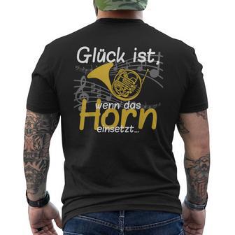 Glück Ist Wenn Das Horn Einsatzt Musician Hornist T-Shirt mit Rückendruck - Geschenkecke