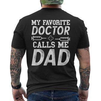 Herren My Favorite Doctor Calls Me Dad Geschenk Für Papaon Dr T-Shirt mit Rückendruck - Geschenkecke