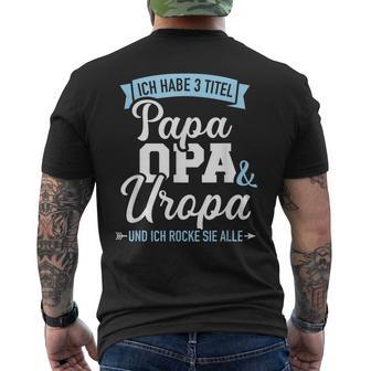 Ich Habe Drei Titel Papa Opa Und Uropa Und Rocke Sie Alle T-Shirt mit Rückendruck - Geschenkecke