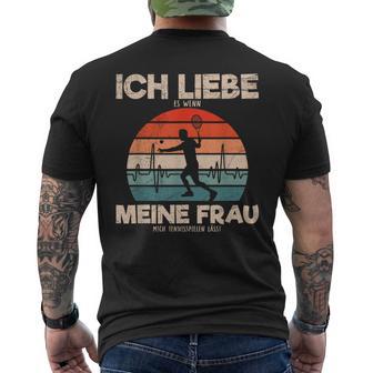 Ich Liebe Es Wenn Meine Frau Mich Tennis Games Lässt T-Shirt mit Rückendruck - Geschenkecke