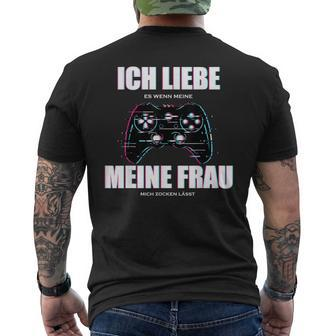 Ich Liebe Es Wenn Meine Frau Mich Zocken Lässt Gamer Partner T-Shirt mit Rückendruck - Seseable