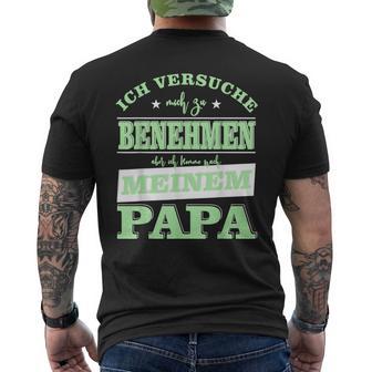 Ichersuche Mich Zu Benehmen Ich Komme Nach Papa T-Shirt mit Rückendruck - Geschenkecke