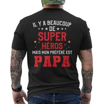 Il Ya Beaucoup De Super Heros Mais Mon Préféré Est Papa T-shirt imprimé au dos - Cadeauxyz