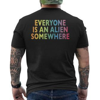 Jeder Ist Ein Alien Somewhere T-Shirt mit Rückendruck - Seseable