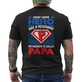 Jeder Superheld Hat Einen Spitznamen Mein Favorit Ist Papa Kapuzenjacke T-Shirt mit Rückendruck - Geschenkecke