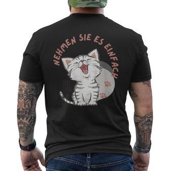 Katzen Anmutige Begleiter Nehmen Sie Es Einfach T-Shirt mit Rückendruck - Seseable