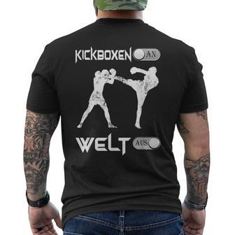 Kickboxing An Welt Aus Martial Arts Kickboxing S T-Shirt mit Rückendruck - Seseable