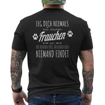 Leg Dich Niemals Mit Mein Frauen Dog T-Shirt mit Rückendruck - Seseable