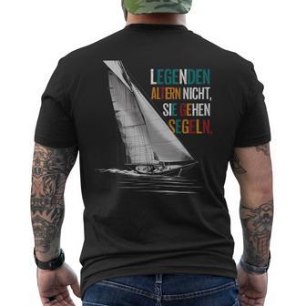 Legenden Altern Nicht Sie Gehen Segeln Großvateratertag T-Shirt mit Rückendruck - Geschenkecke