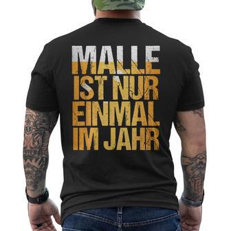 Mallorca Party Malle Ist Nur Einmal Im Jahr T-Shirt mit Rückendruck - Geschenkecke