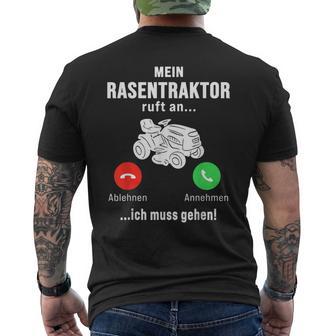 Mein Rasentraktor Ruft An Ich Muss Gehen Gardening T-Shirt mit Rückendruck - Seseable