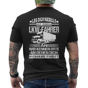 Men's Trucker Leg Dich Niemal Mit Ein Trucker An An T-Shirt mit Rückendruck - Seseable