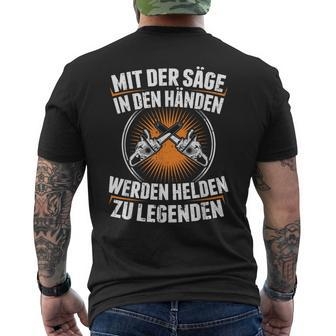 Mit Der Säge In Den Händen Werden Helden Zu Legenden Holz T-Shirt mit Rückendruck - Seseable