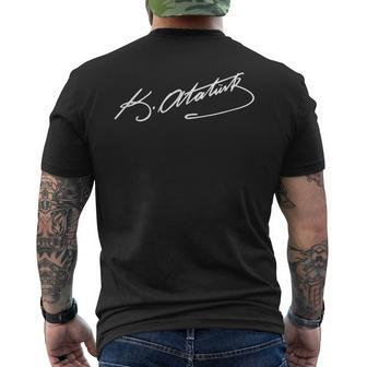 Mustafa Kemal Atatürk Imza 1881 T-Shirt mit Rückendruck - Seseable