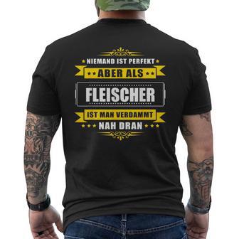 Niemand Ist Perfekt Aber Als Fleischer T-Shirt mit Rückendruck - Geschenkecke