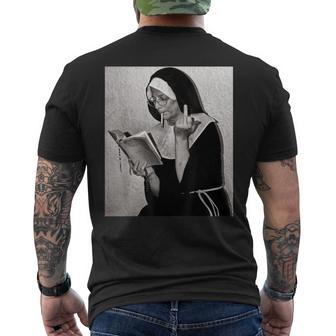 Nun Middle Finger Attitude Novelty Nun Unholy T-Shirt mit Rückendruck - Seseable