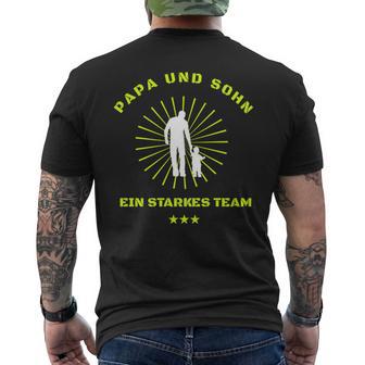 Papa & Sohn Ein Starkes Team Partnerlook Für Beide T-Shirt mit Rückendruck - Geschenkecke