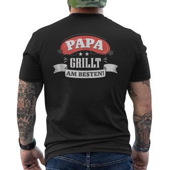 Papa Grillt Am Bestenatertag T-Shirt mit Rückendruck - Geschenkecke