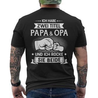 Papa Und Opa Rock Fäuste T-Shirt mit Rückendruck - Geschenkecke