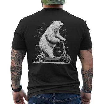 Polar Bear On An E-Scooter T-Shirt mit Rückendruck - Seseable