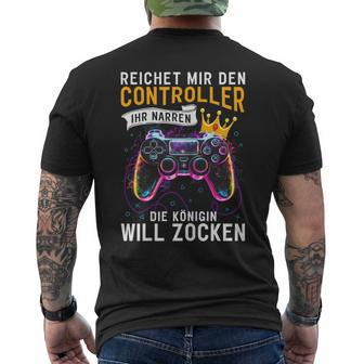 Reichet Mir Controller Ihr Narren Die Queenwill Zocken T-Shirt mit Rückendruck - Seseable