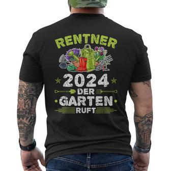 Rentner 2024 Der Garten Ruft Pensionär Hobbygärtner Pensioner T-Shirt mit Rückendruck - Geschenkecke