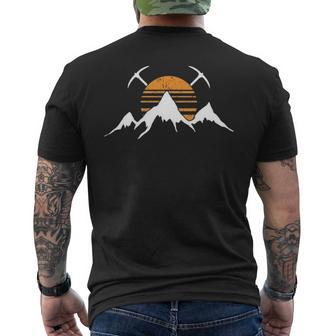 Retro Mountain Ice Climbing Bouldering Men's T-shirt Back Print | Mazezy DE