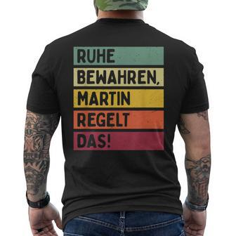 Ruhe Bewahren Martin Regelt Das Spruch In Retro Farben Black T-Shirt mit Rückendruck - Seseable