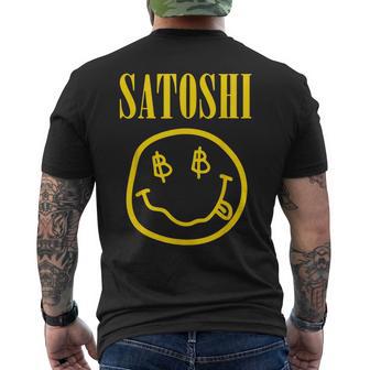 Satoshi Nakamoto Gelbes Lächeln T-Shirt mit Rückendruck - Geschenkecke