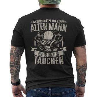 Underschatz Nie Einen Alten Mann Diving Saying Diver T-Shirt mit Rückendruck - Seseable