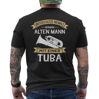 Underschätze Niemal Eine Alten Mann Mit Einer Tuba T-Shirt mit Rückendruck - Seseable