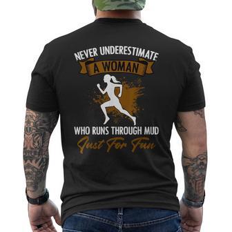 Unterschatz Niemals Eine Frau Muddy Runner Muddy Mudder S T-Shirt mit Rückendruck - Seseable