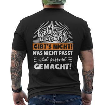 Work With Was Nicht Fitst Wird Matchend Macht T-Shirt mit Rückendruck - Seseable