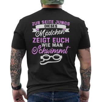 Zur Seite Jungs Dieser Mädchen Show Euch Schweerin T-Shirt mit Rückendruck - Seseable