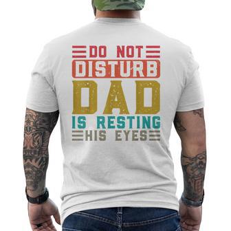 Don't Distortion Papa Ruht Seine Augen Gray T-Shirt mit Rückendruck - Geschenkecke