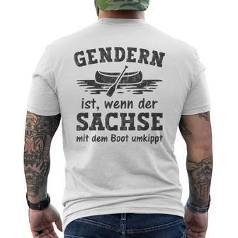 Gendern Ist Wenn Der Sachse Mit Dem Boot Umkippt T-Shirt mit Rückendruck - Seseable