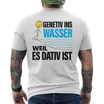 Genitiv ins Wasser Kurzärmliges Herren-T-Shirt, Lustiges Dativ Sprichwort, Grammatik Tee - Seseable