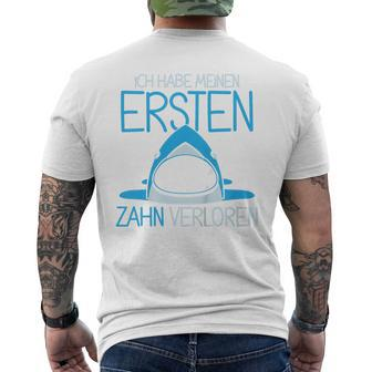 Ich Habe Meinen Ersten Zahn Verloren German Blue T-Shirt mit Rückendruck - Seseable