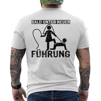 Jga Bald Unter Neuen Führung Mit Braut & Bräutigam T-Shirt mit Rückendruck - Seseable